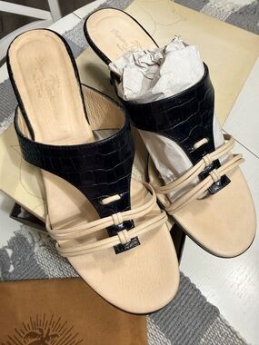 Tommy Bahama Black & Beige Leather Slide Sandals Size 8 Lily Pad